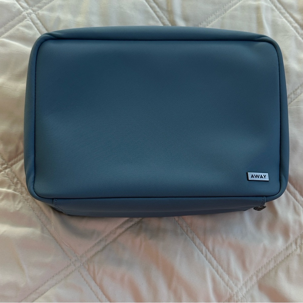 NWT Away Toiletry Bag in Coast Blue